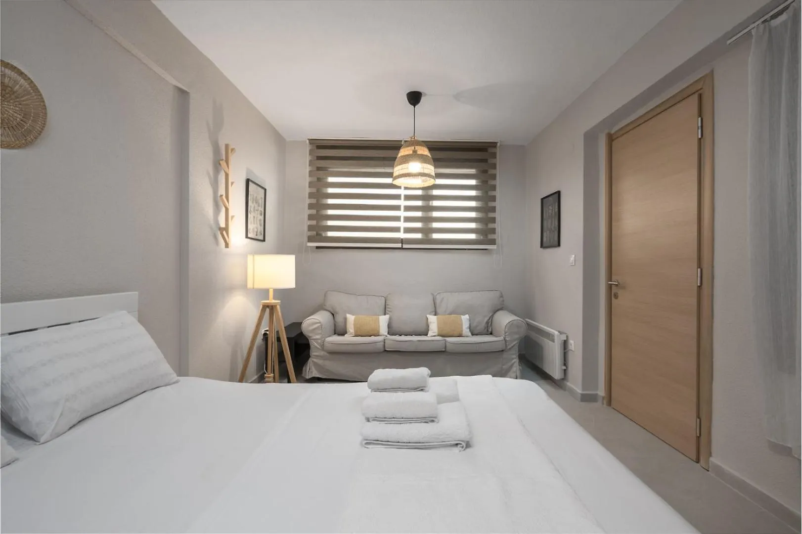 Azapiko Meggy Summer Villa by Luxlikehome Ladhokopana