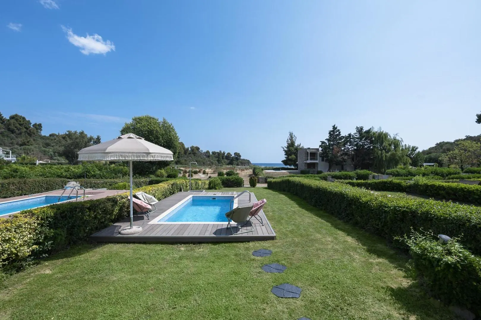 Azapiko Meggy Summer Villa by Luxlikehome Ladhokopana
