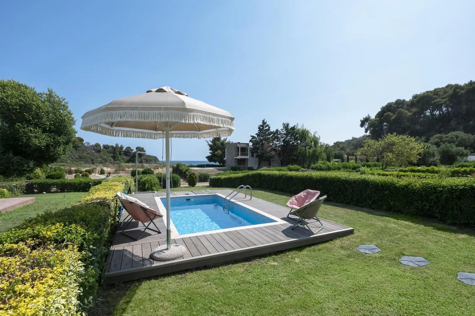Azapiko Meggy Summer Villa by Luxlikehome Ladhokopana