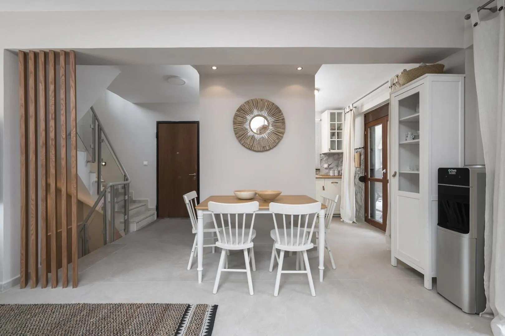 Azapiko Meggy Summer Villa by Luxlikehome Ladhokopana