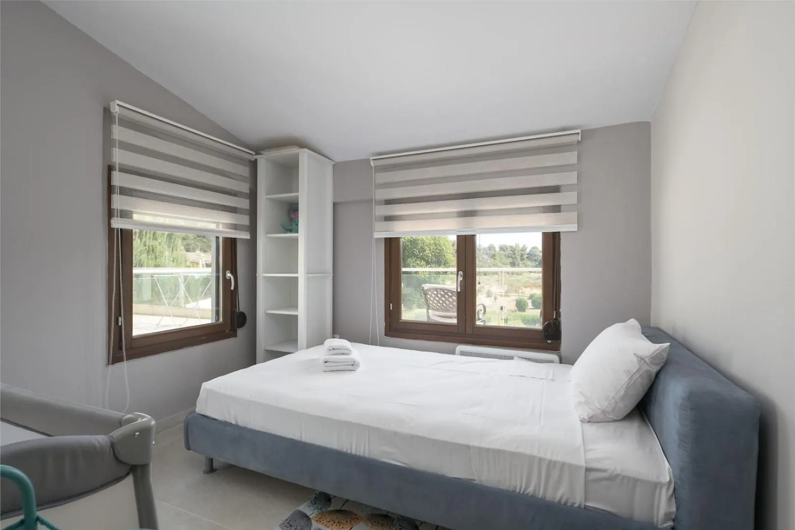 Azapiko Meggy Summer Villa by Luxlikehome Ladhokopana
